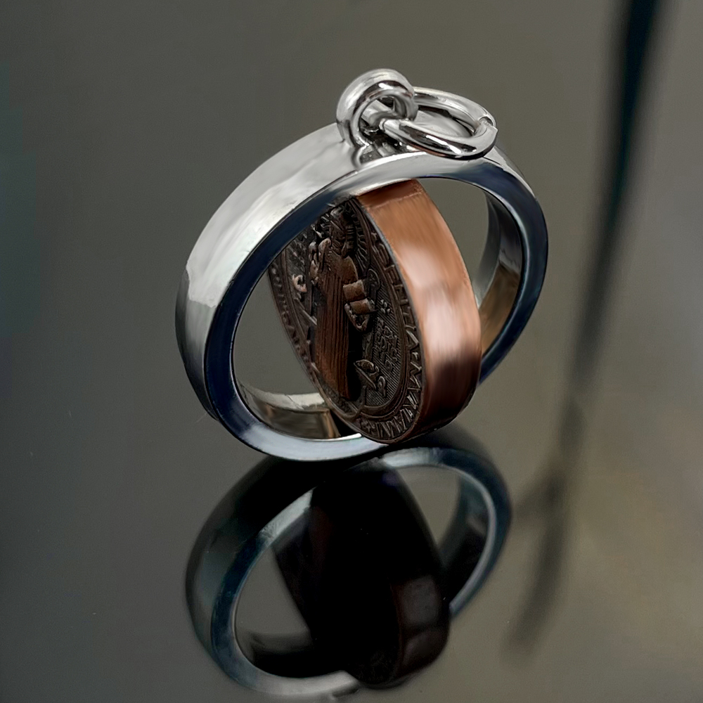 Nuova Collana con Medaglia di  - The Jewelry & Watches recensione e prezzo