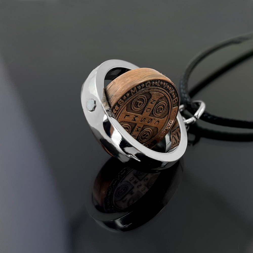 Nuova Collana con Medaglia di  - The Jewelry & Watches recensione e prezzo