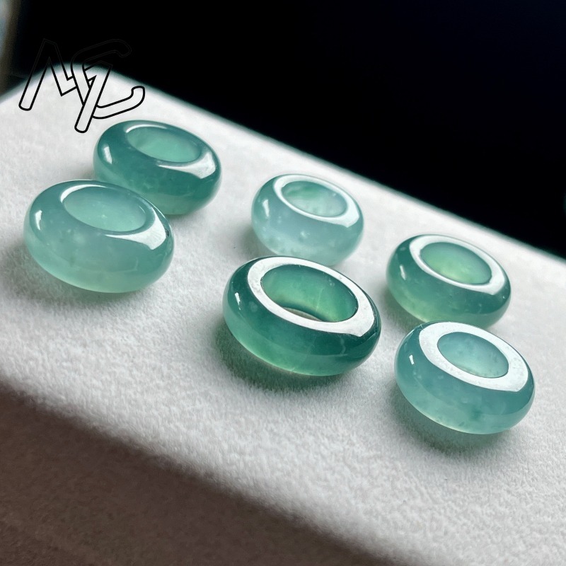 Anello con Ciondolo Smeraldo N - The Jewelry & Watches recensione e prezzo
